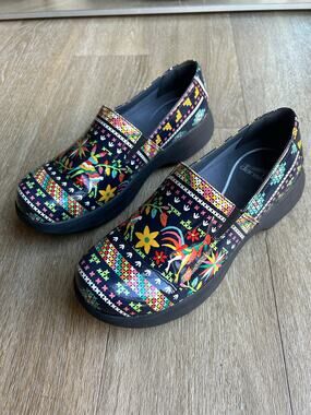 Dansko Winona Folk vibrant Patent Clogs SlipOn Comfort casual work US 8.5/9